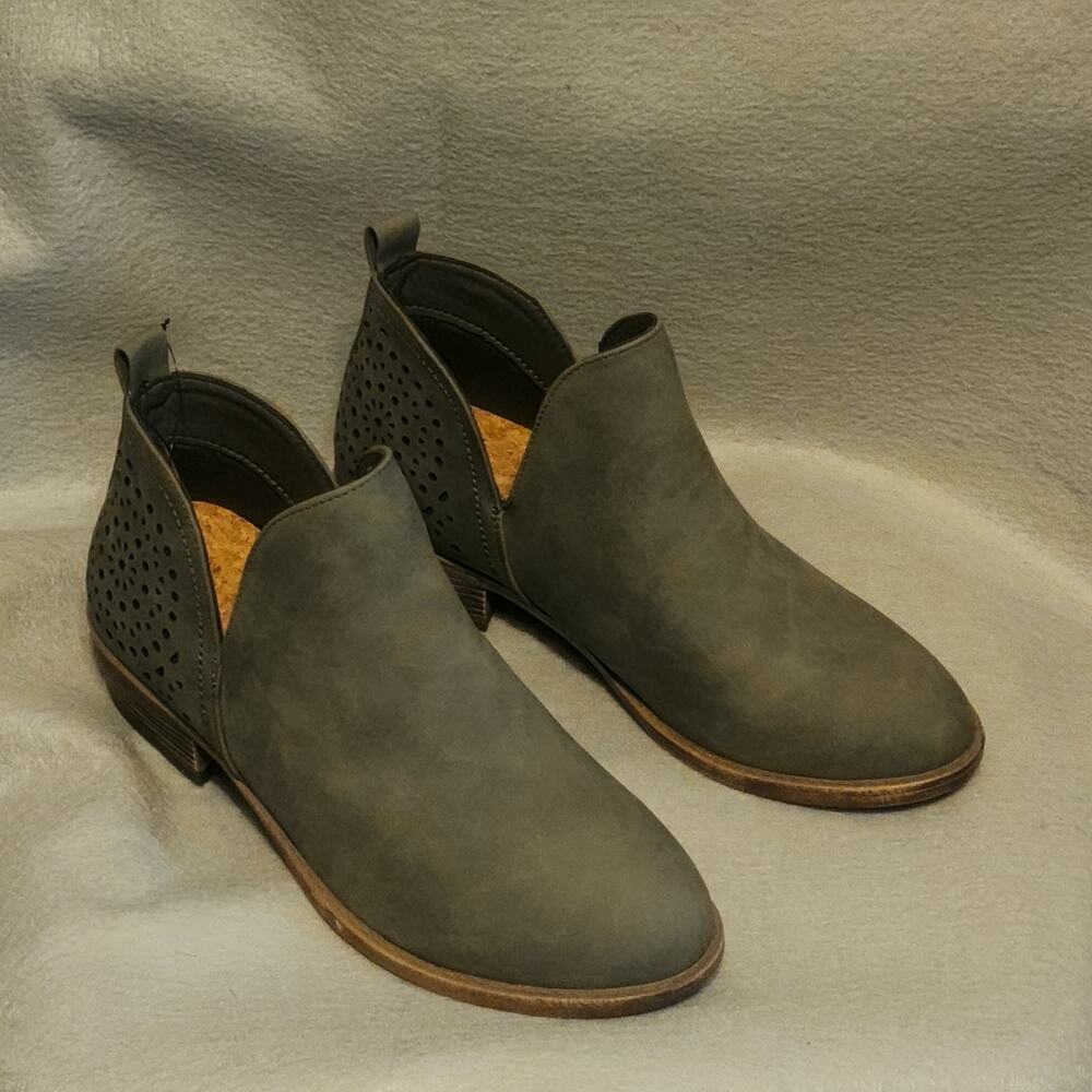 Vepose Women's Ankle Boots Chunky cutout booties Size 9.5 western design gray